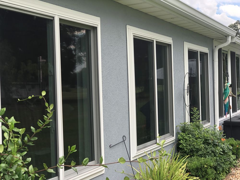 Row of spotless exterior windows after a cleaning in Citrus County